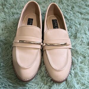 Jones New York Cream Loafers with Silver Accent